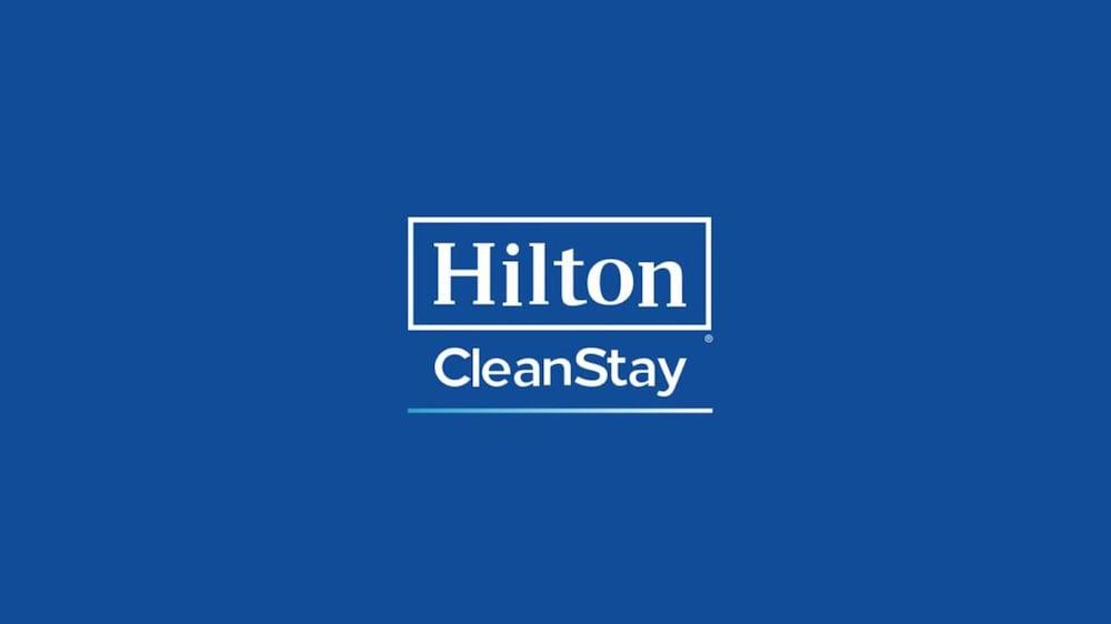 Hampton Inn Hartford Airport Виндзор Локс Экстерьер фото