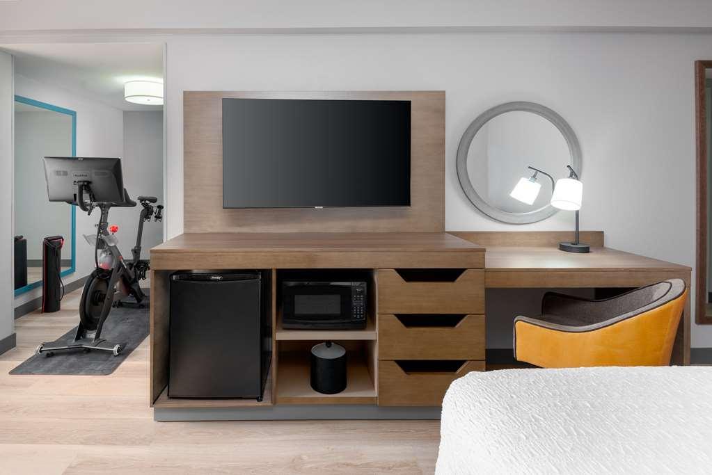 Hampton Inn Hartford Airport Виндзор Локс Номер фото