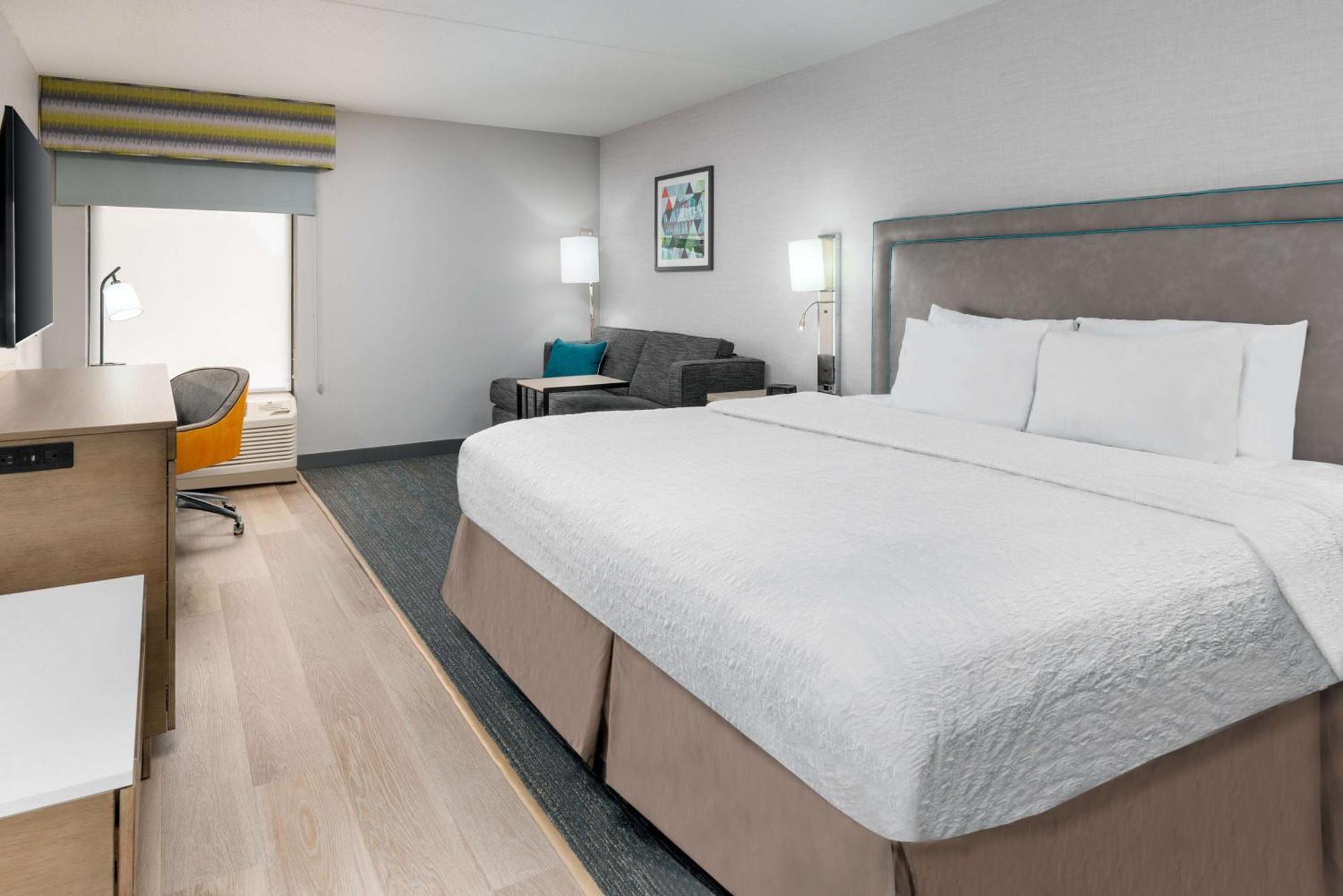 Hampton Inn Hartford Airport Виндзор Локс Экстерьер фото