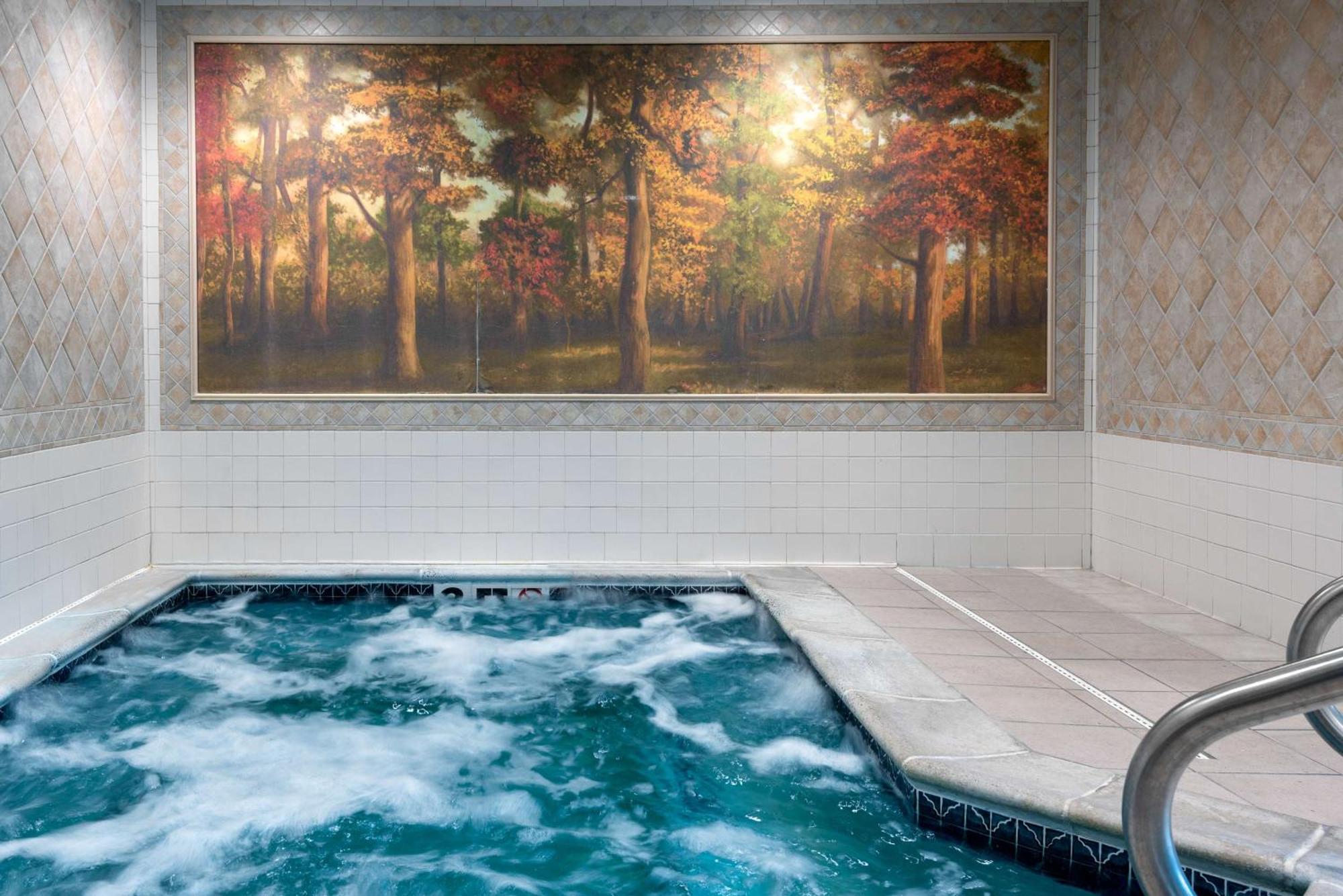 Hampton Inn Hartford Airport Виндзор Локс Экстерьер фото