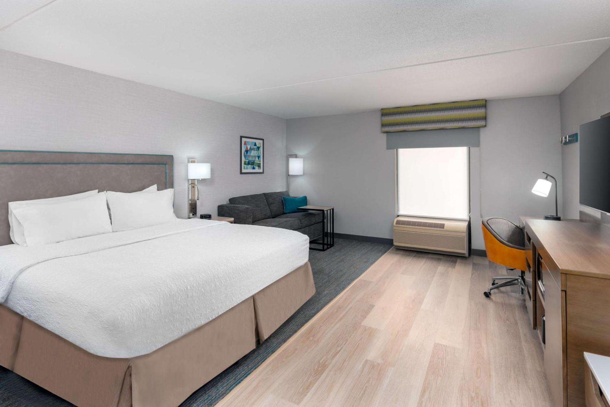 Hampton Inn Hartford Airport Виндзор Локс Экстерьер фото