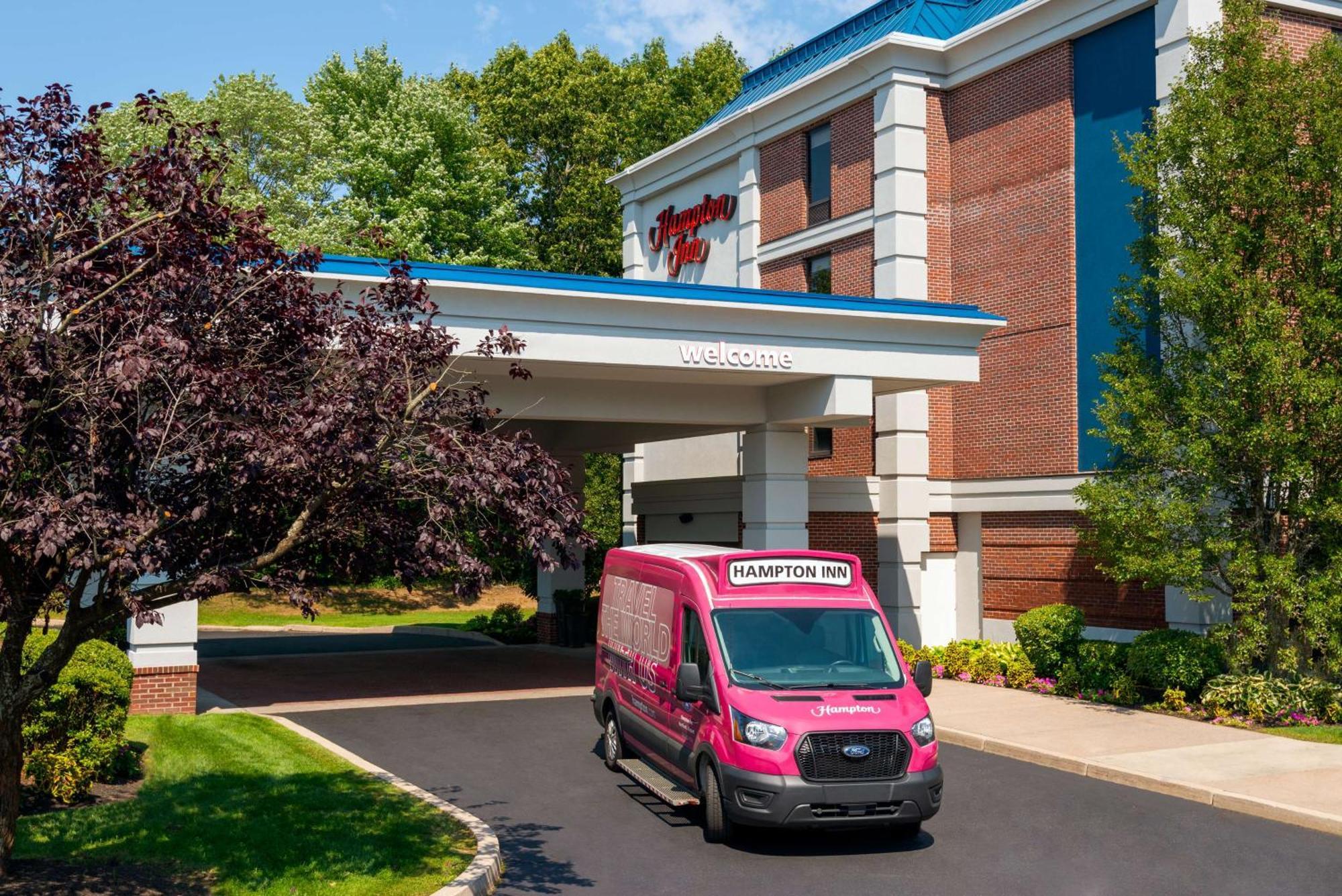 Hampton Inn Hartford Airport Виндзор Локс Экстерьер фото