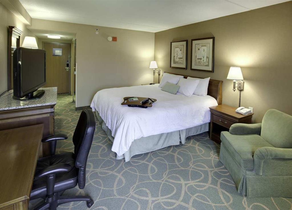 Hampton Inn Hartford Airport Виндзор Локс Номер фото