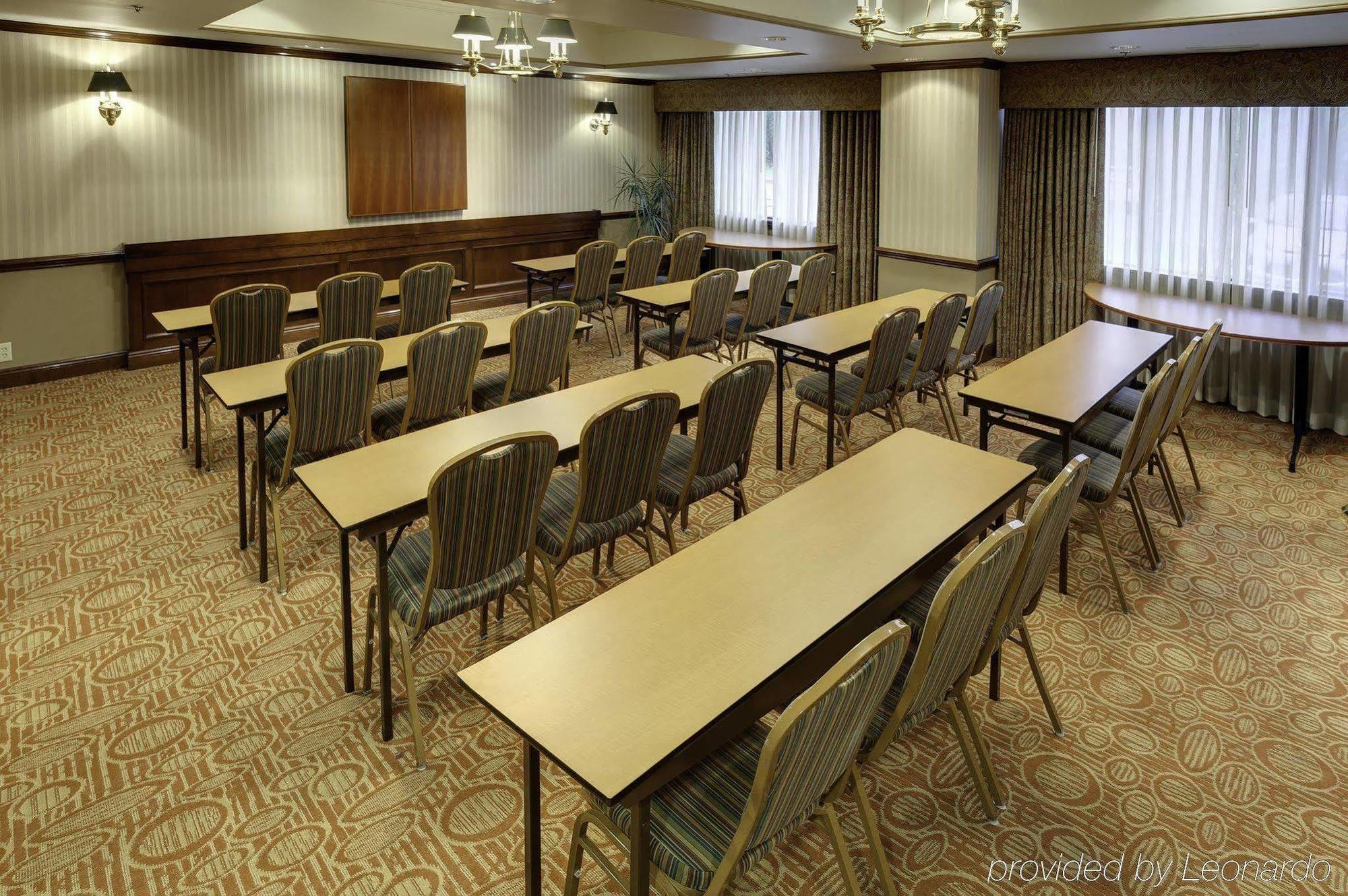 Hampton Inn Hartford Airport Виндзор Локс Экстерьер фото